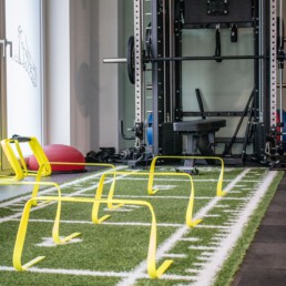 Praxis Bruns & Schumacher Trainingsraum Geräte